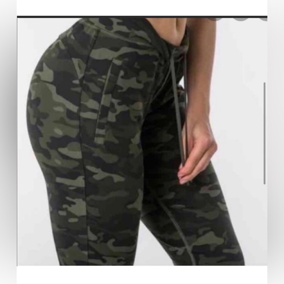 ALPHALETE JOGGERS CAMO - Picture 2 of 7
